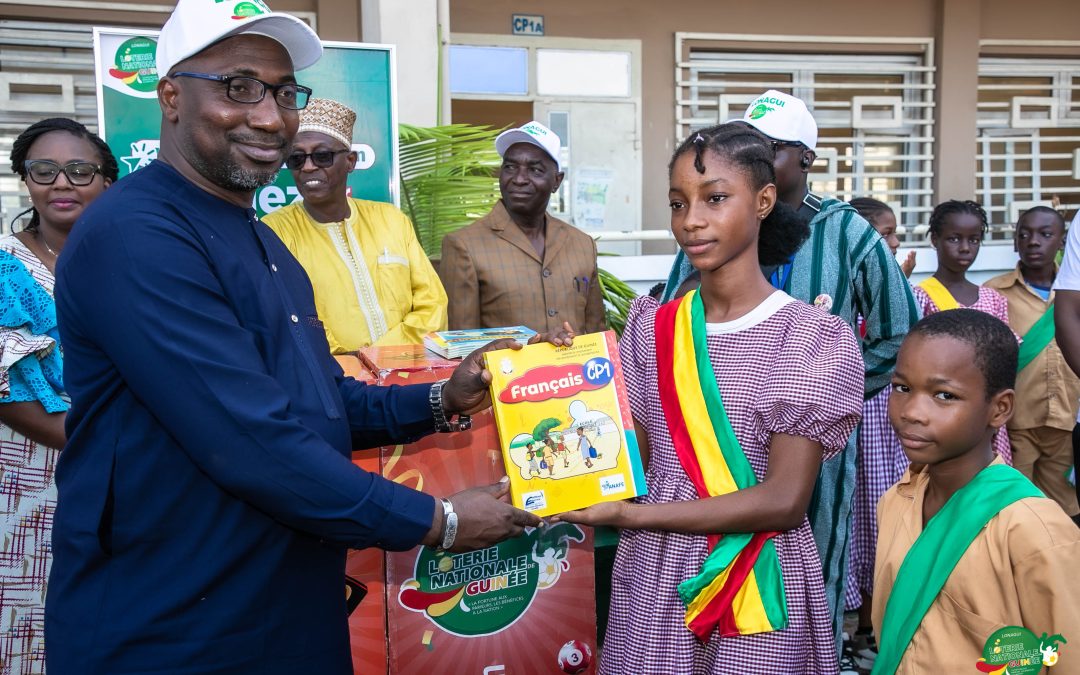 La LONAGUI renforce son engagement pour l’éducation à travers la remise de manuels scolaires à l’école primaire Barry Diawadou